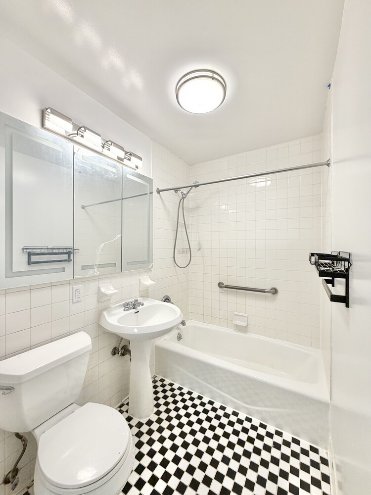 #12 photo, 56 COURT Street, Brooklyn Heights , NY 11201