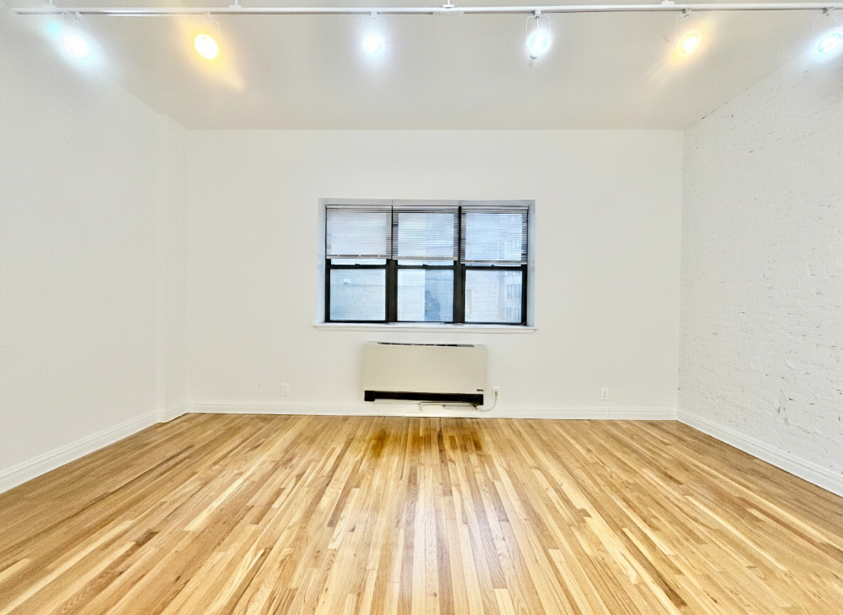 #3 photo, 56 COURT Street, Brooklyn Heights , NY 11201