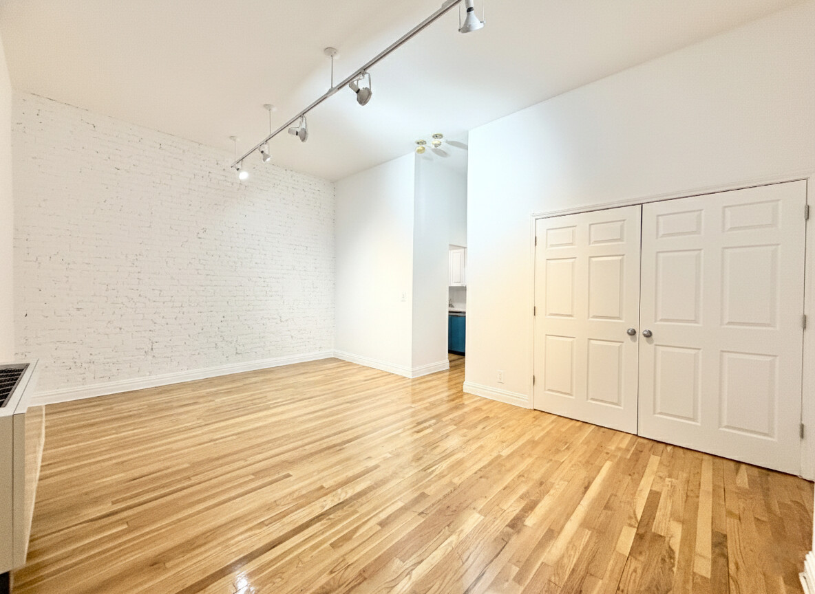 #4 photo, 56 COURT Street, Brooklyn Heights , NY 11201