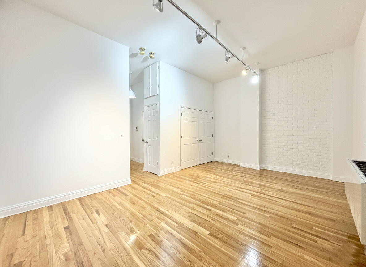 #5 photo, 56 COURT Street, Brooklyn Heights , NY 11201