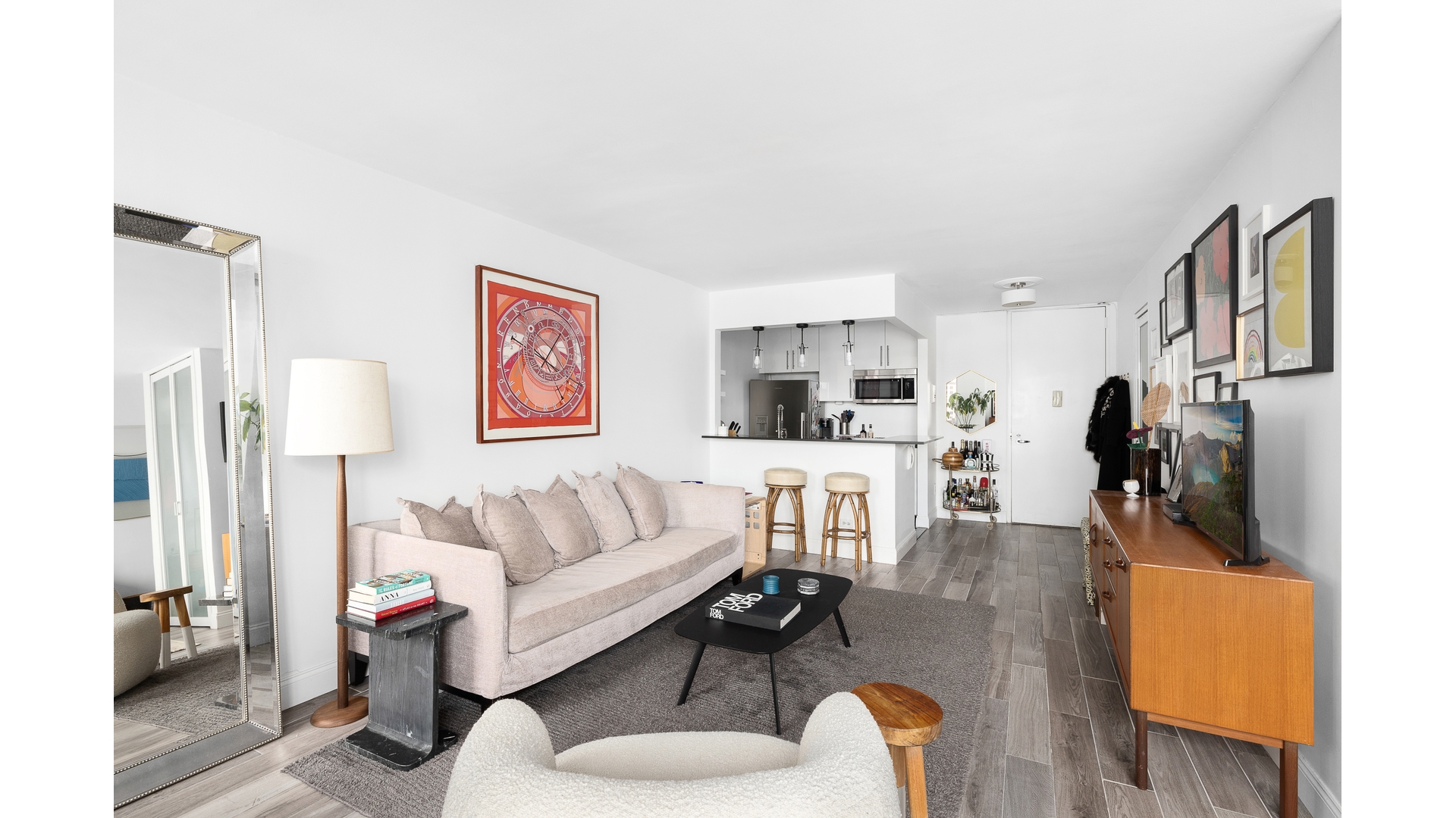 #5 photo, 45 W 67TH Street, Lincoln Square , NY 10023