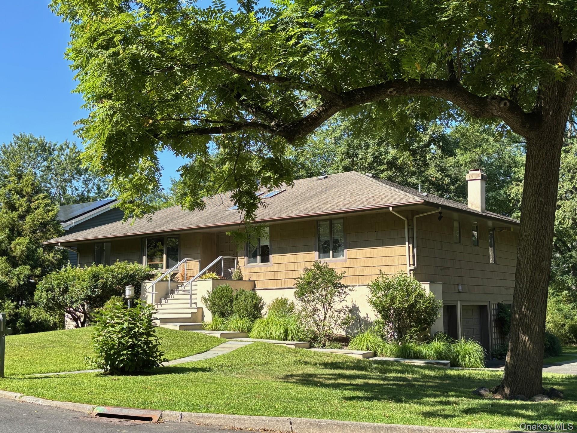 #1 photo, 4 Ilinka Lane, Irvington , NY 10533