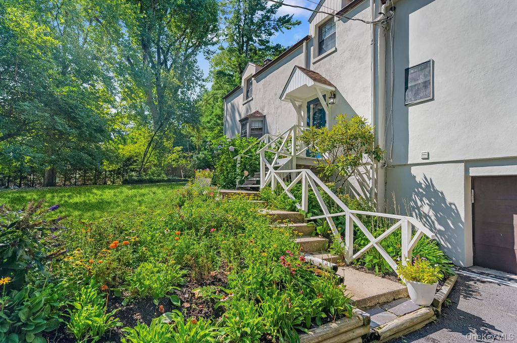 #4 photo, 175 Palmer Lane, Thornwood , NY 10594