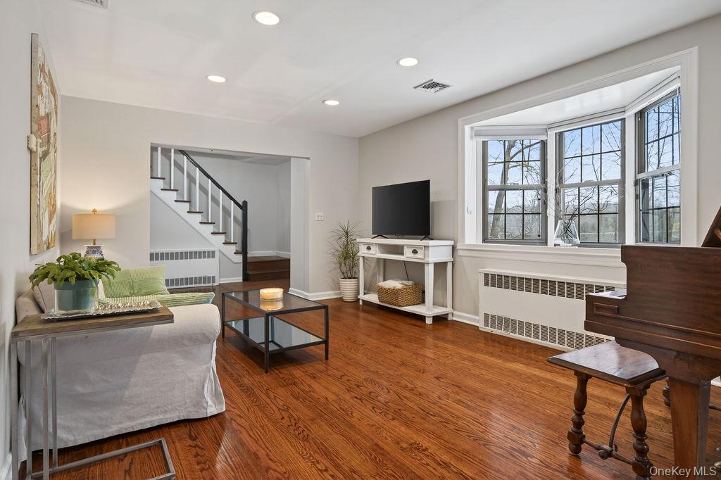 #9 photo, 175 Palmer Lane, Thornwood , NY 10594