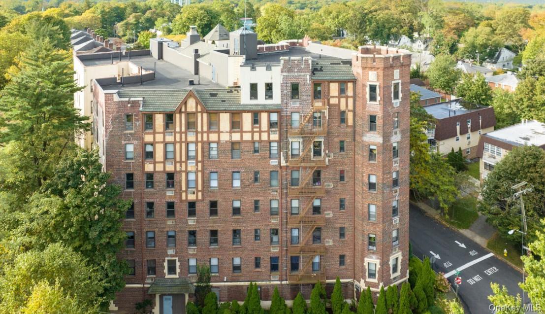 #1 photo, 2 Spruce Street, नासाउ काउंटी Great Neck , NY 11021