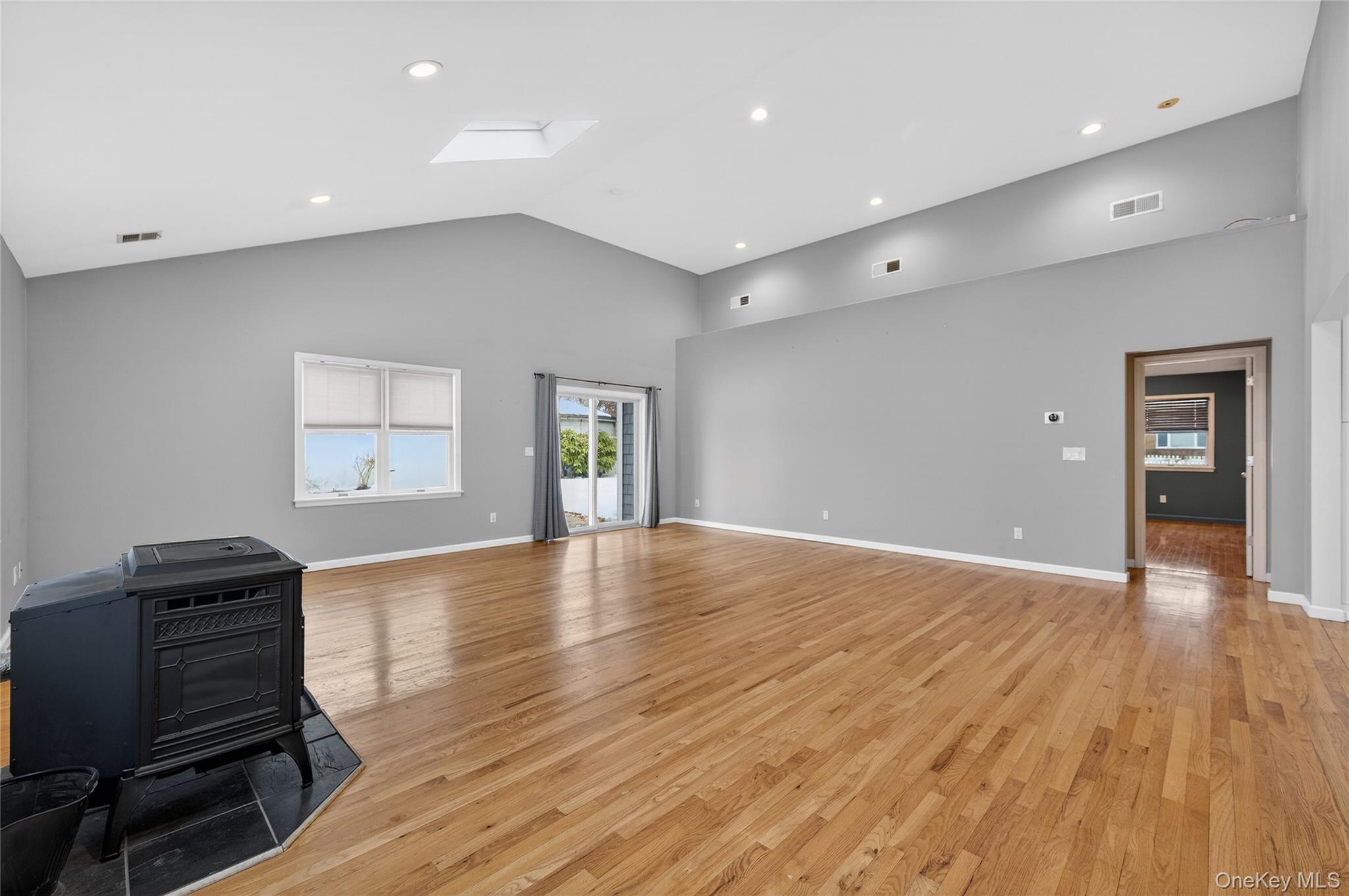 #12 photo, 535 Brooklyn Boulevard, सफ़ोक काउंटी Brightwaters , NY 11718