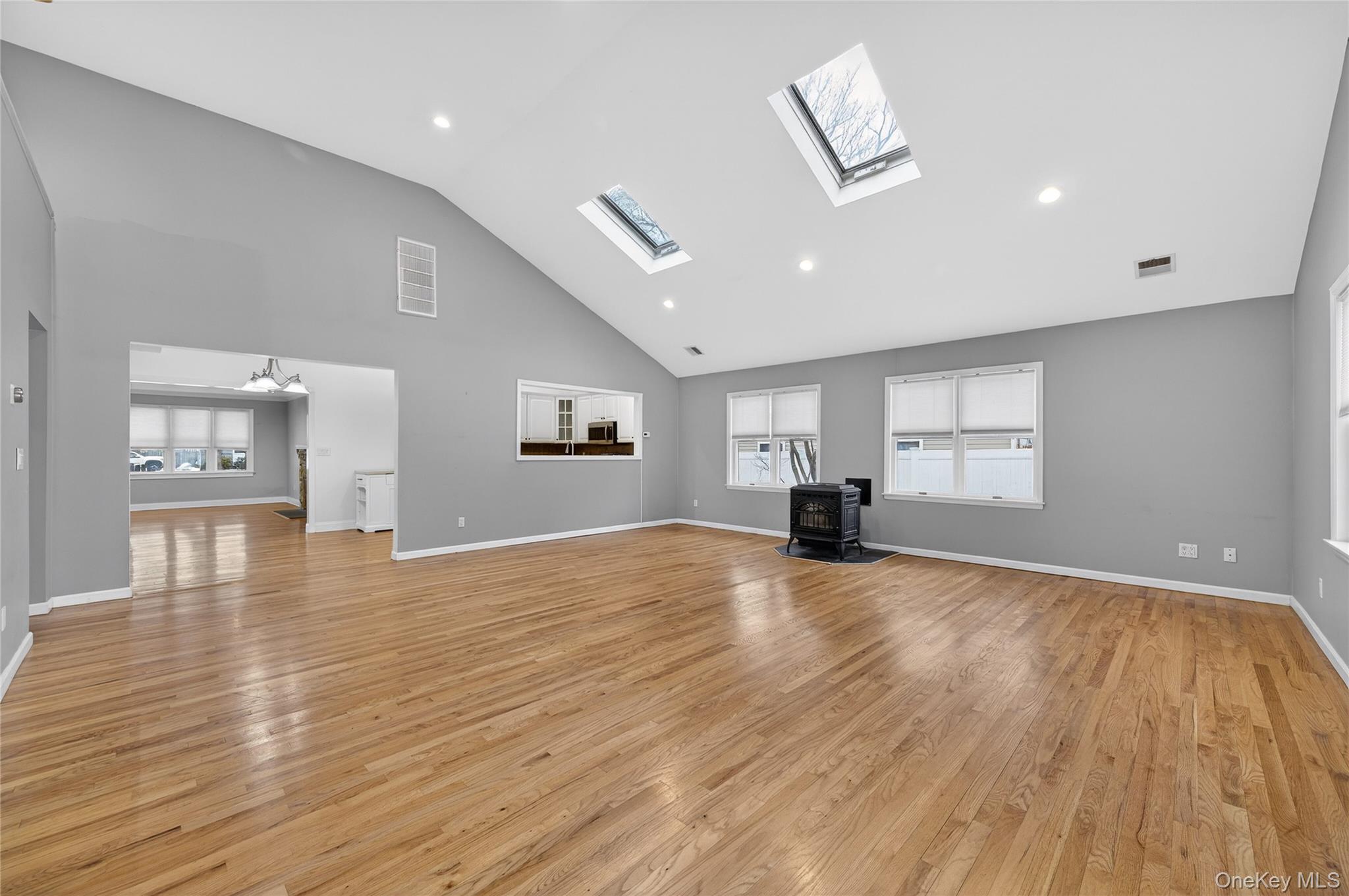 #13 photo, 535 Brooklyn Boulevard, सफ़ोक काउंटी Brightwaters , NY 11718