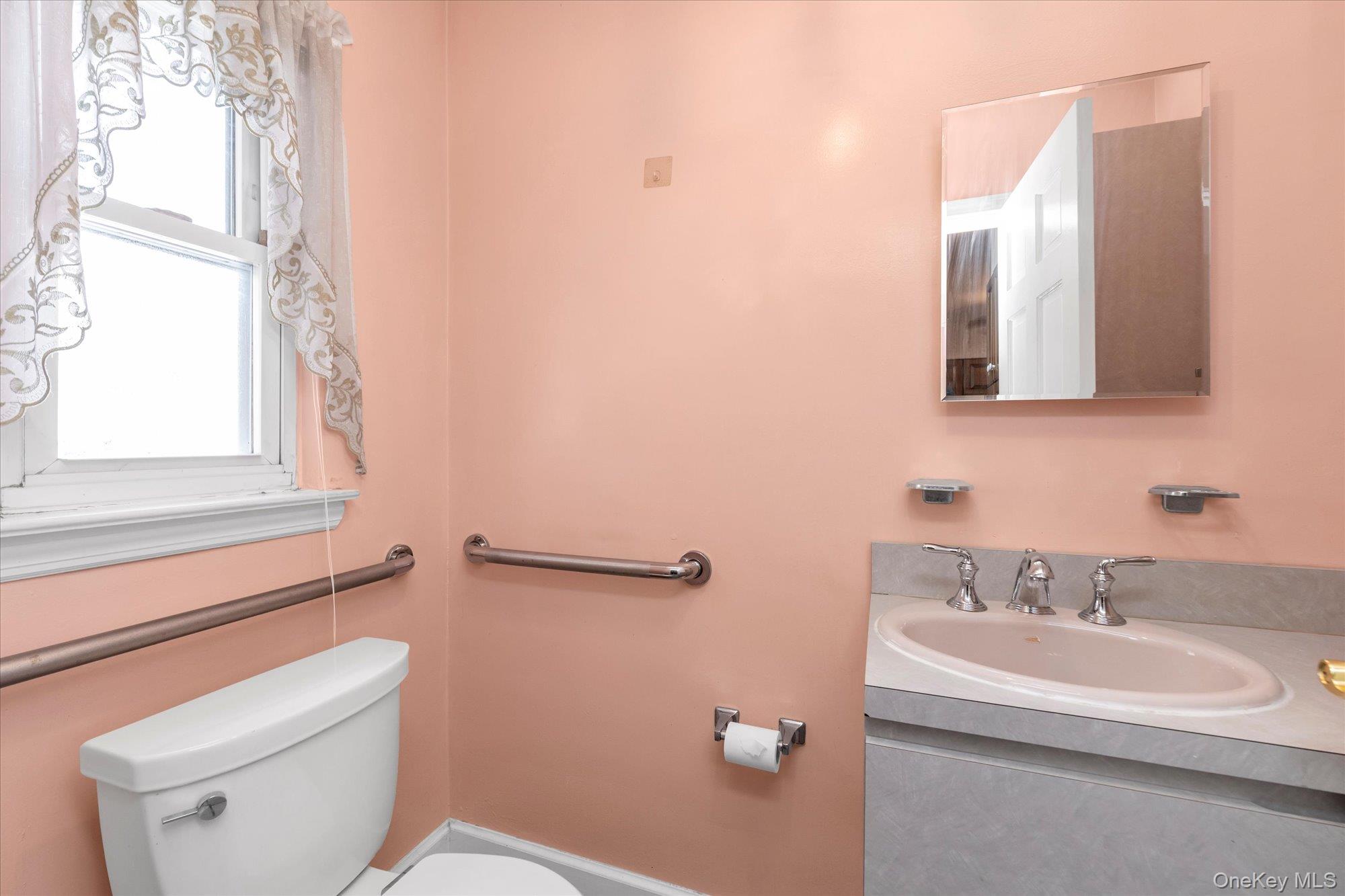 #10 photo, 78-14 220th Place, كوينز Oakland Gardens , NY 11364