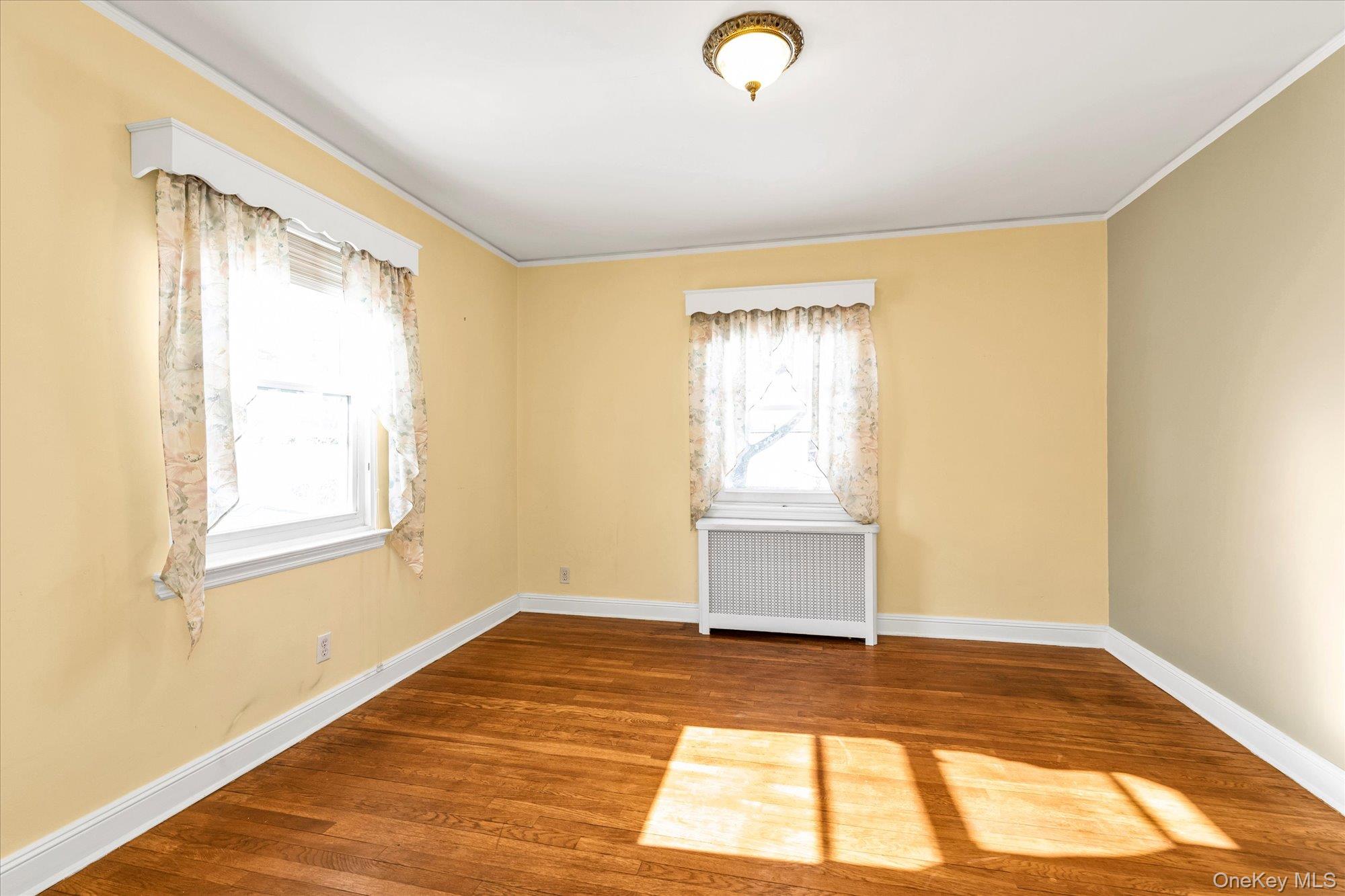 #13 photo, 78-14 220th Place, كوينز Oakland Gardens , NY 11364