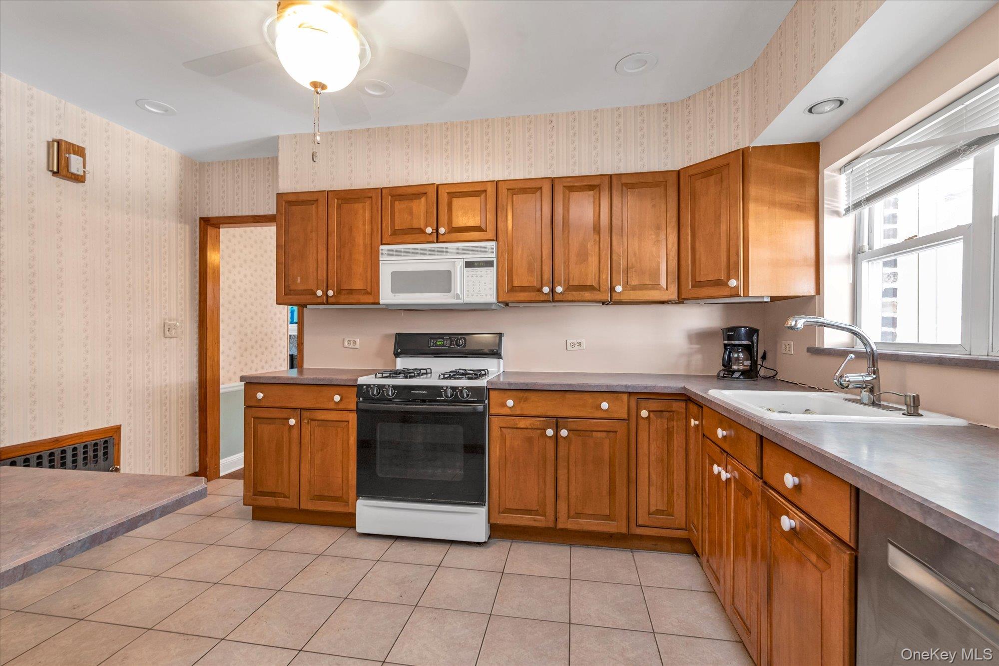 #8 photo, 78-14 220th Place, كوينز Oakland Gardens , NY 11364