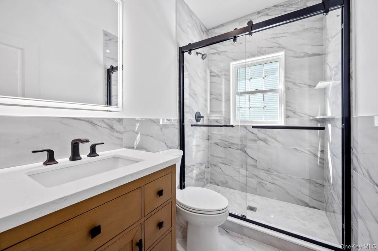 #12 photo, 294 Curtis Avenue, ناسو Carle Place , NY 11514