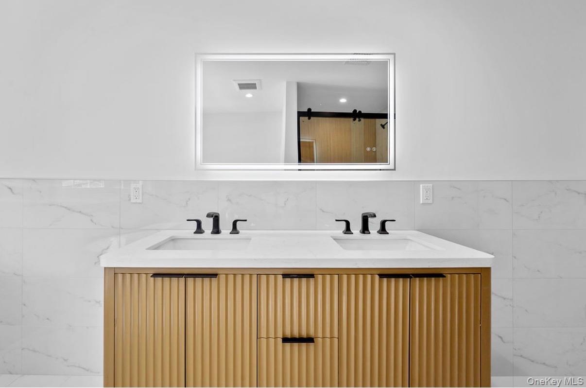 #18 photo, 294 Curtis Avenue, ناسو Carle Place , NY 11514