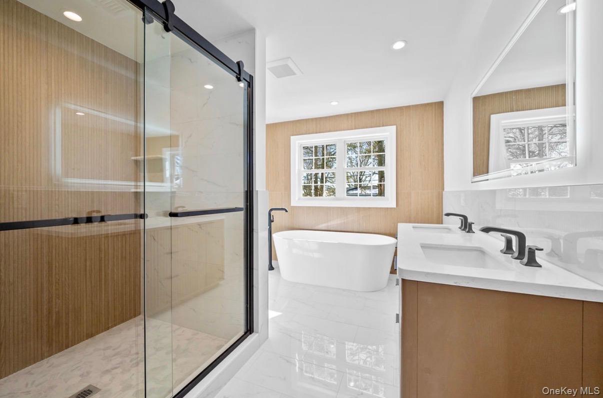 #19 photo, 294 Curtis Avenue, ناسو Carle Place , NY 11514