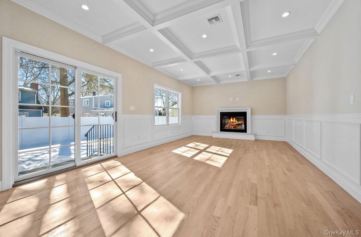 #9 photo, 294 Curtis Avenue, ناسو Carle Place , NY 11514