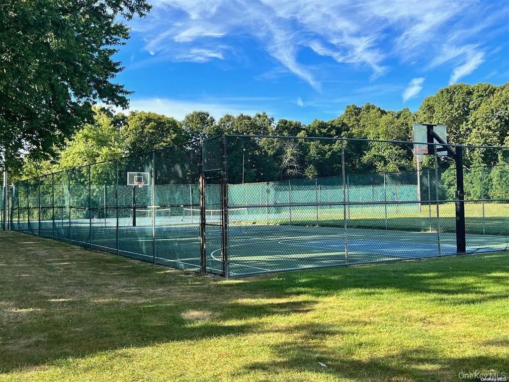 #12 photo, 30 El Camino Ct, सफ़ोक काउंटी Coram , NY 11727