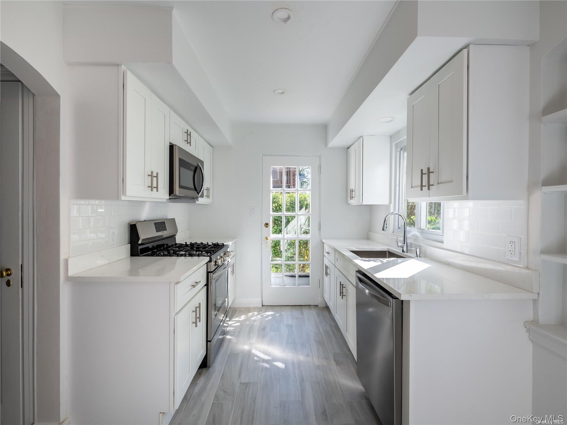 #17 photo, 109 Chase Road, מחוז נסאו Manhasset , NY 11030