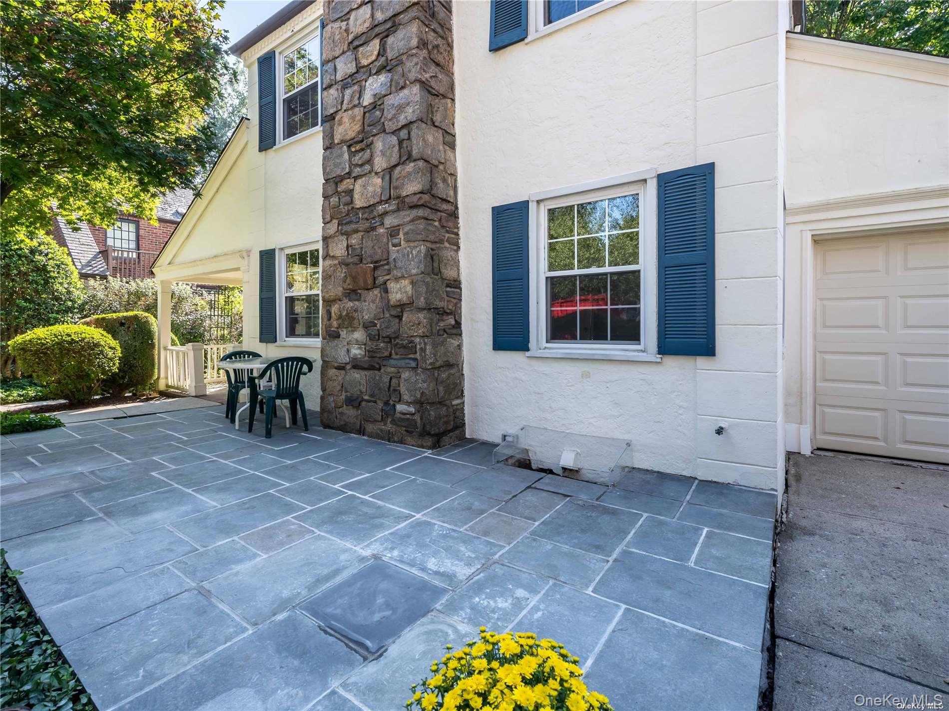 #3 photo, 109 Chase Road, מחוז נסאו Manhasset , NY 11030