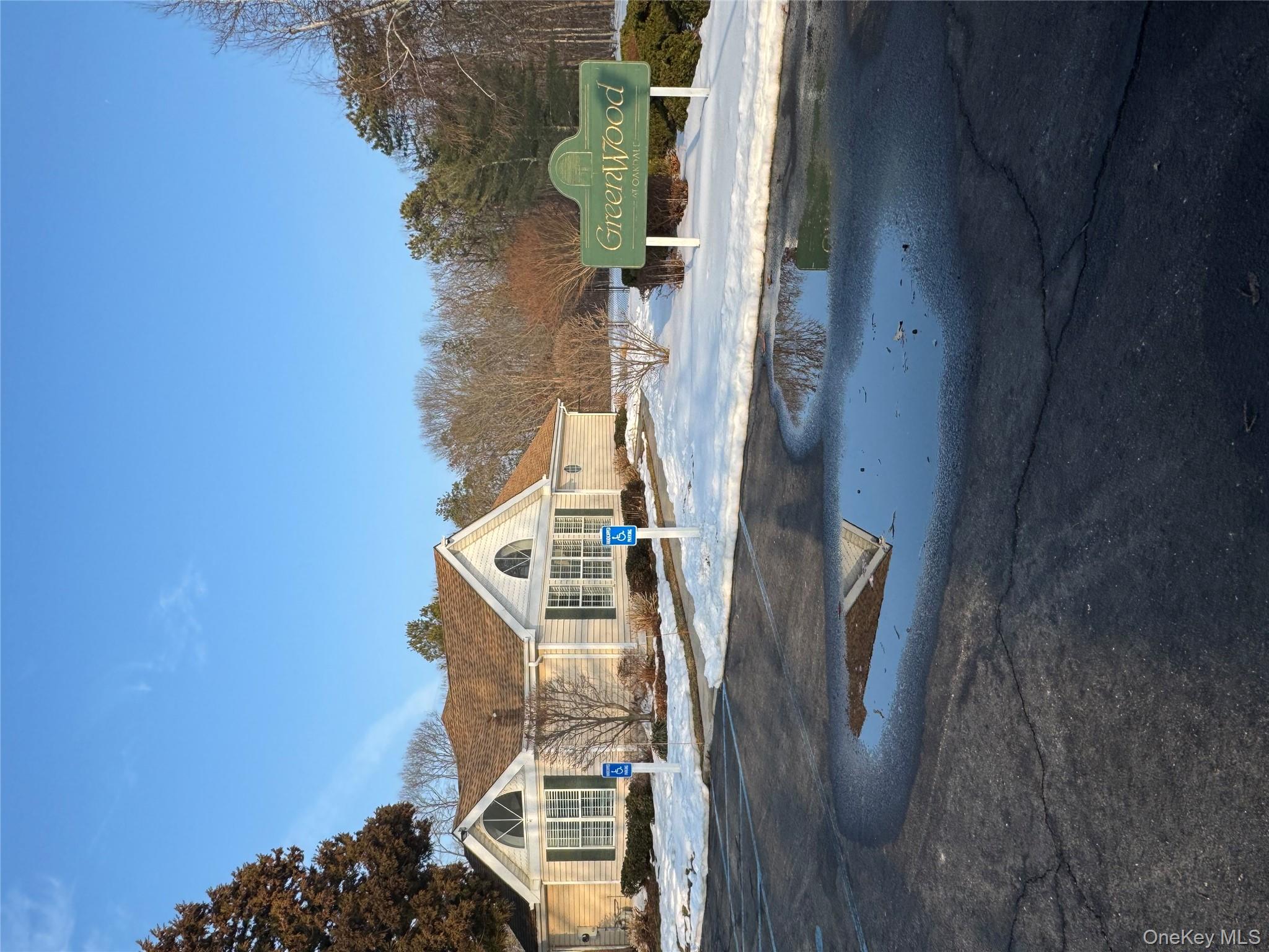 #2 photo, 511 Race Place, सफ़ोक काउंटी Oakdale , NY 11769