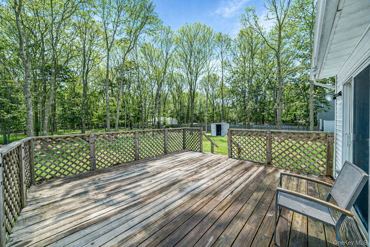 #19 photo, 14 Wiltshire Court, 東長島 Center Moriches , NY 11934