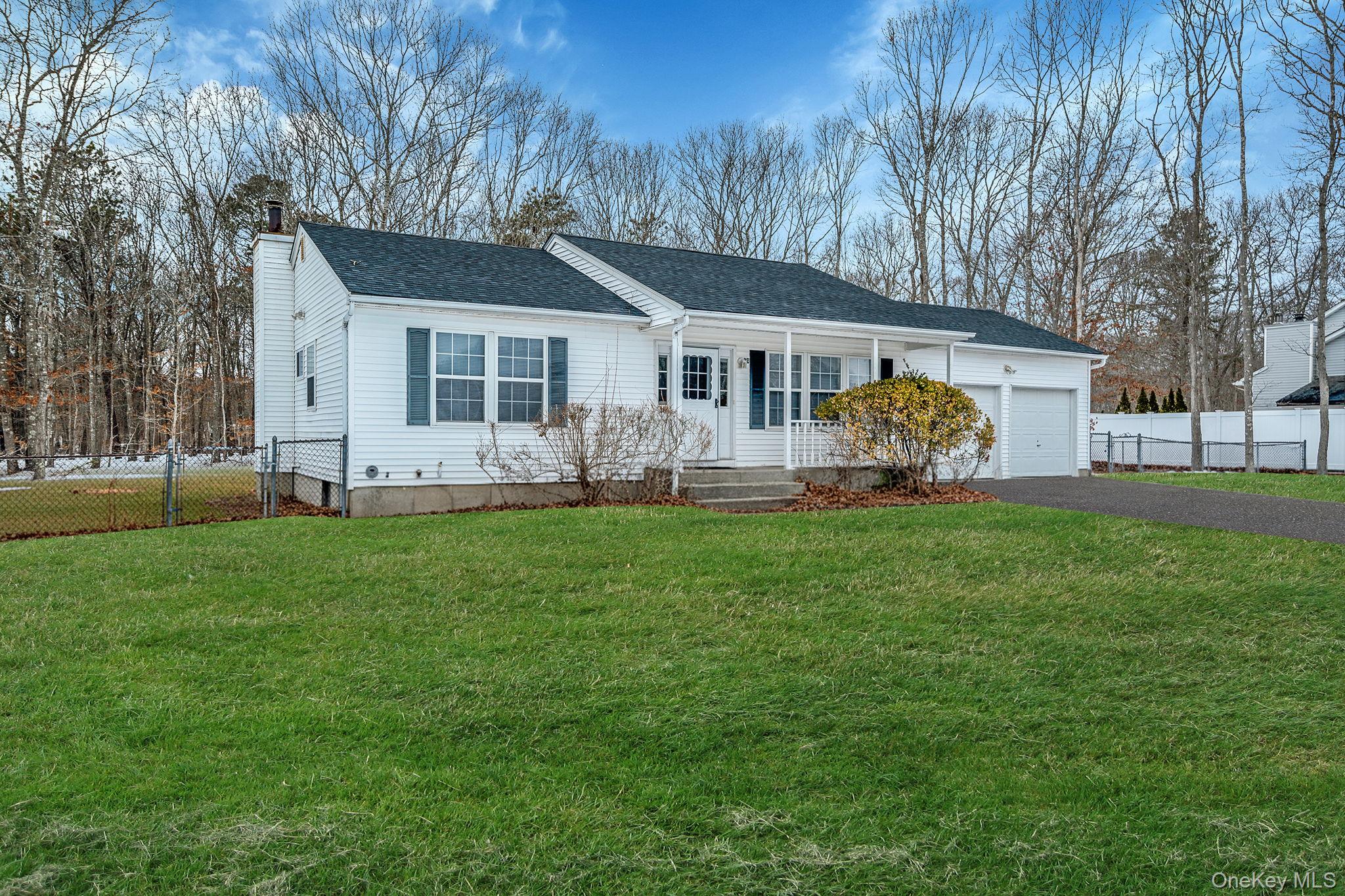 #20 photo, 14 Wiltshire Court, 東長島 Center Moriches , NY 11934