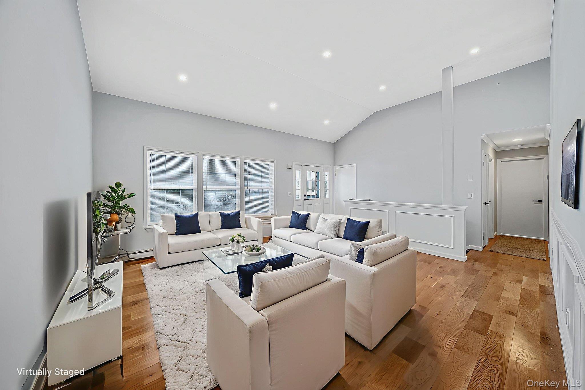 #3 photo, 14 Wiltshire Court, 東長島 Center Moriches , NY 11934