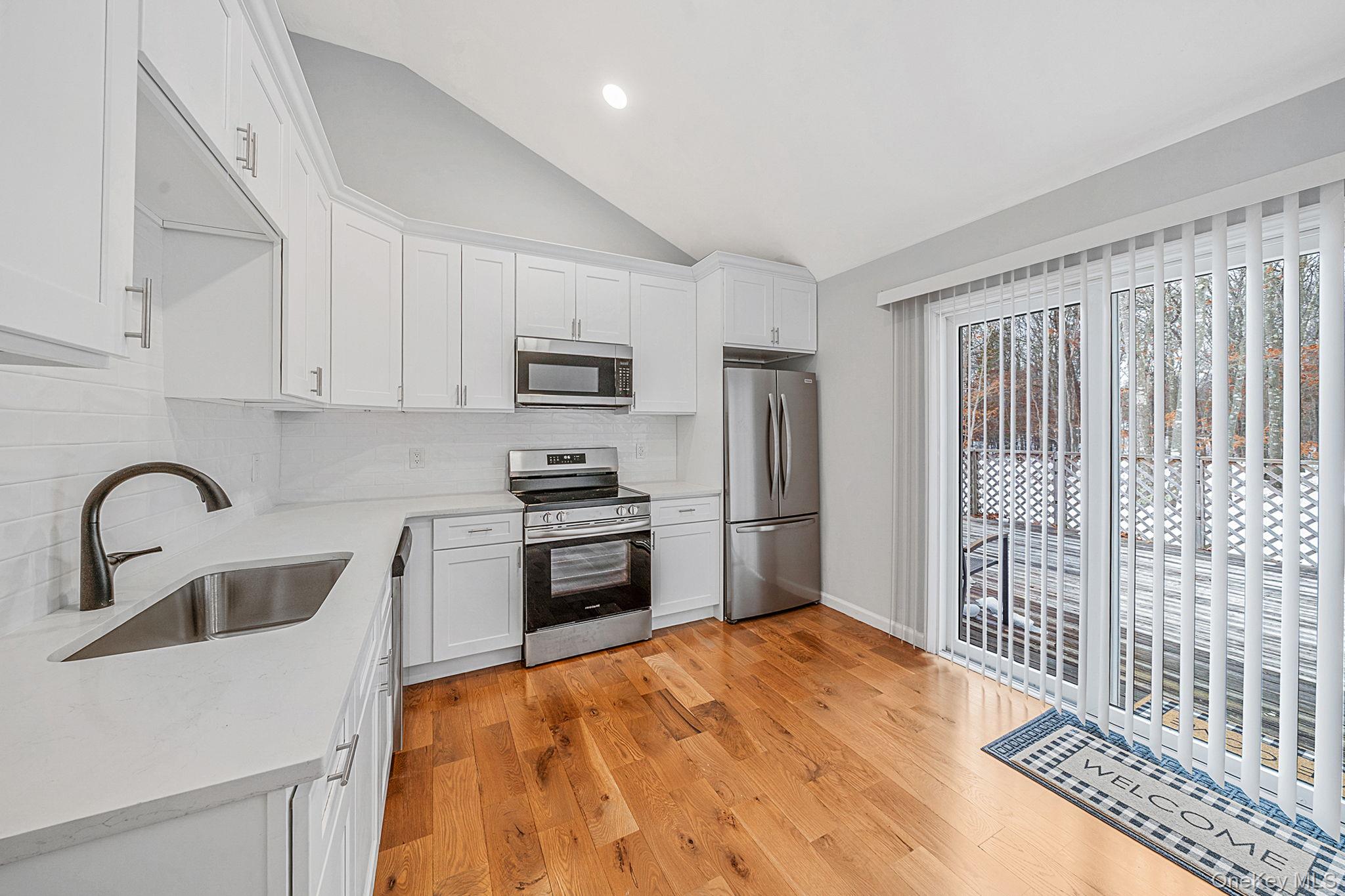 #5 photo, 14 Wiltshire Court, 東長島 Center Moriches , NY 11934