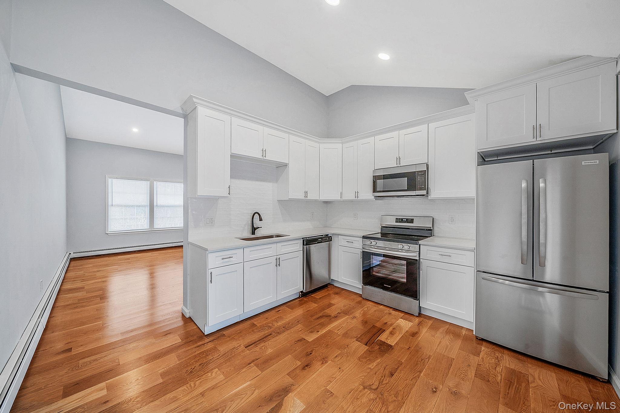 #7 photo, 14 Wiltshire Court, 東長島 Center Moriches , NY 11934