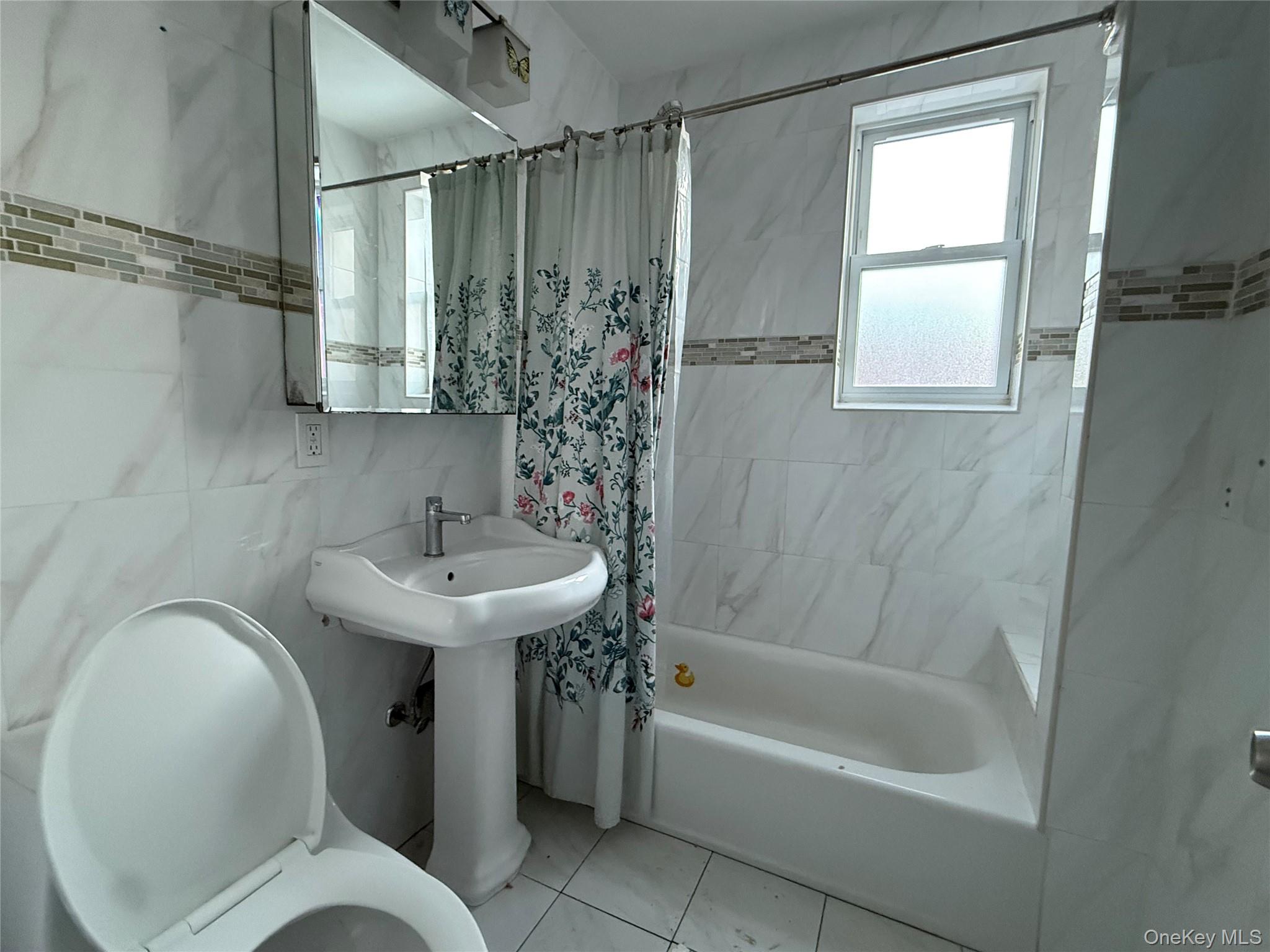 #10 photo, 2025 Hobart Avenue, הברונקס Bronx , NY 10461