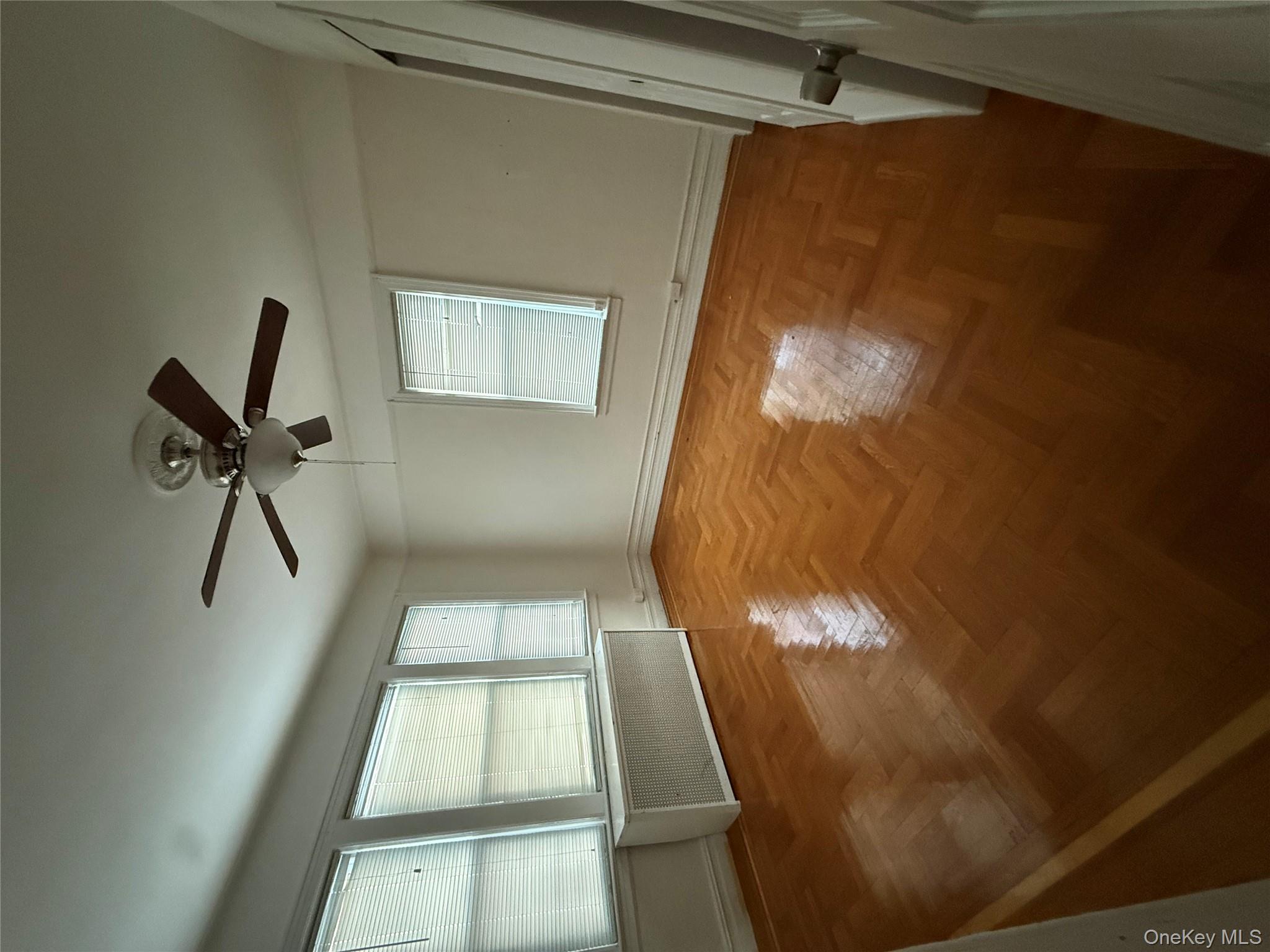 #5 photo, 2025 Hobart Avenue, הברונקס Bronx , NY 10461