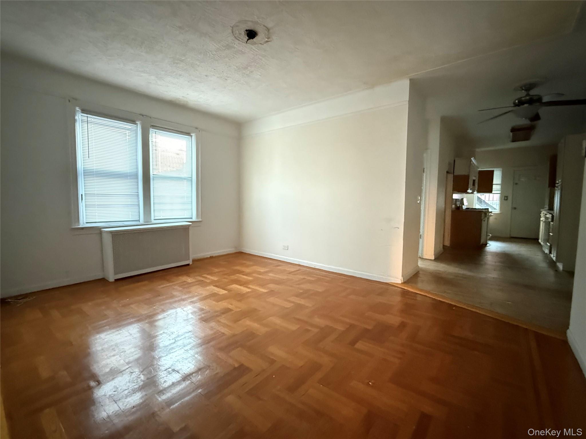 #7 photo, 2025 Hobart Avenue, הברונקס Bronx , NY 10461