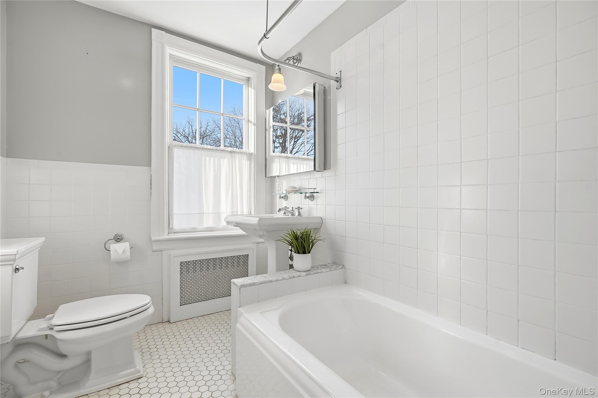 #17 photo, 10 Circle Avenue, Larchmont , NY 10538