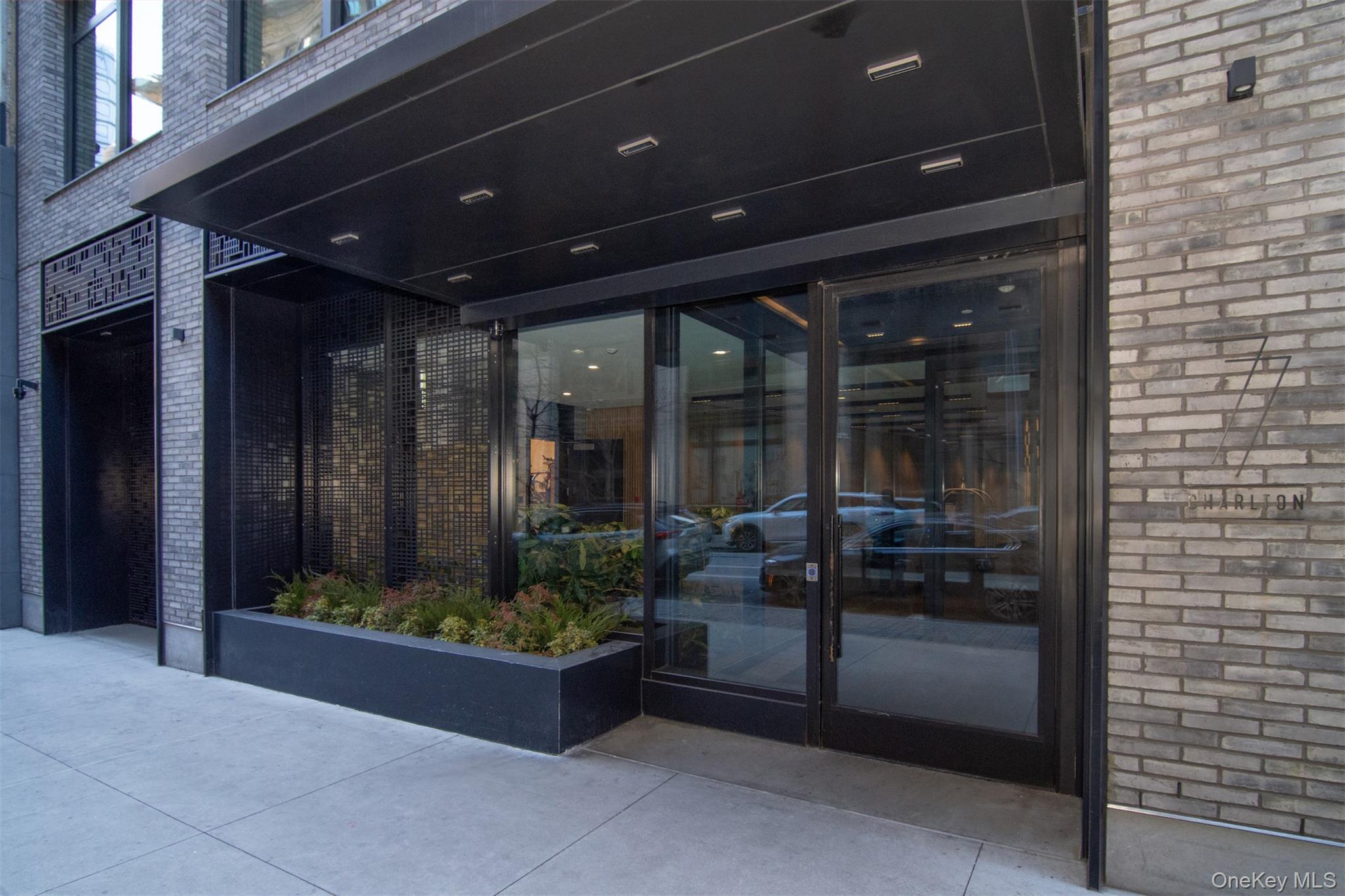 #16 photo, 77 Charlton Street, New York (Manhattan) , NY 10014