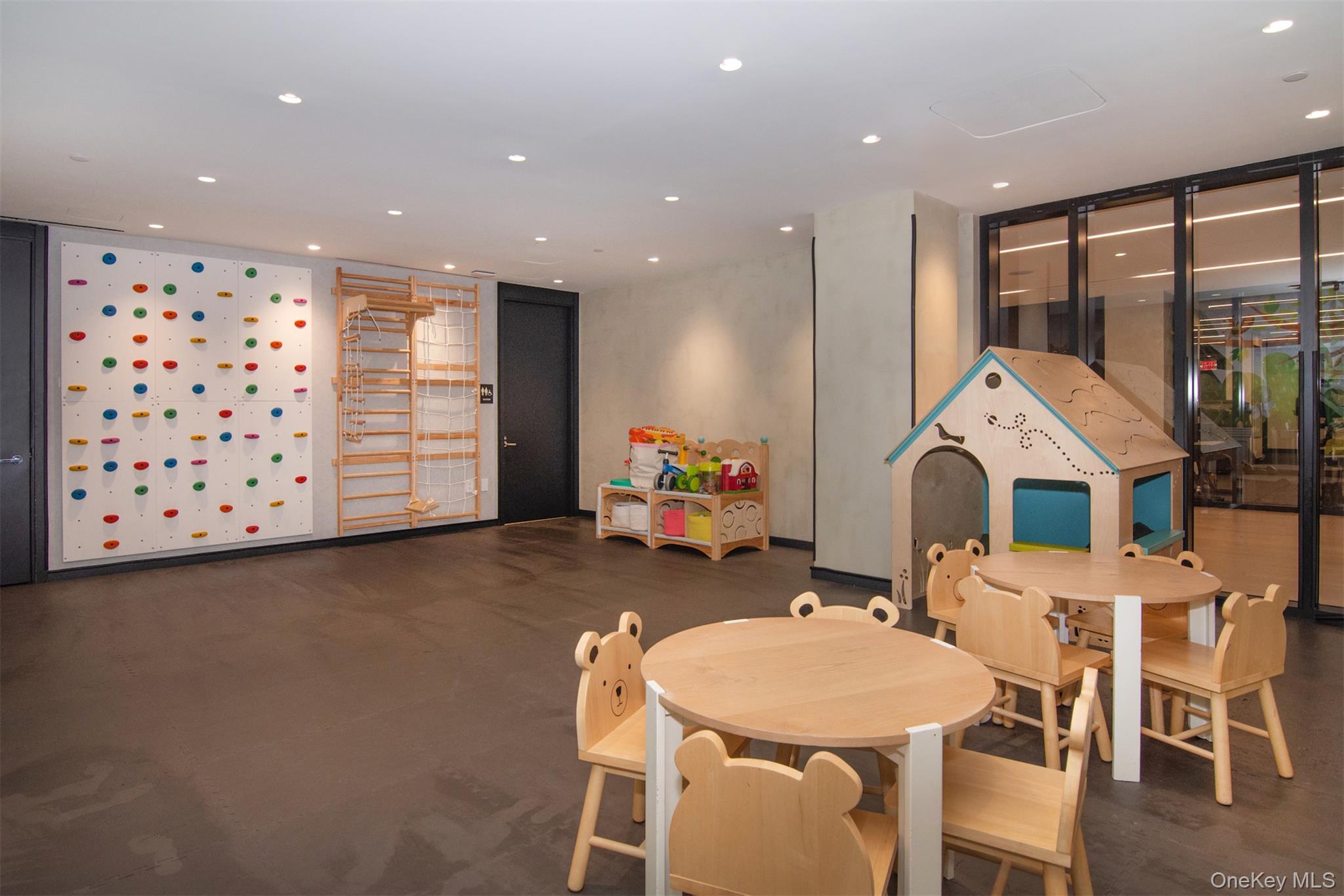 #17 photo, 77 Charlton Street, New York (Manhattan) , NY 10014