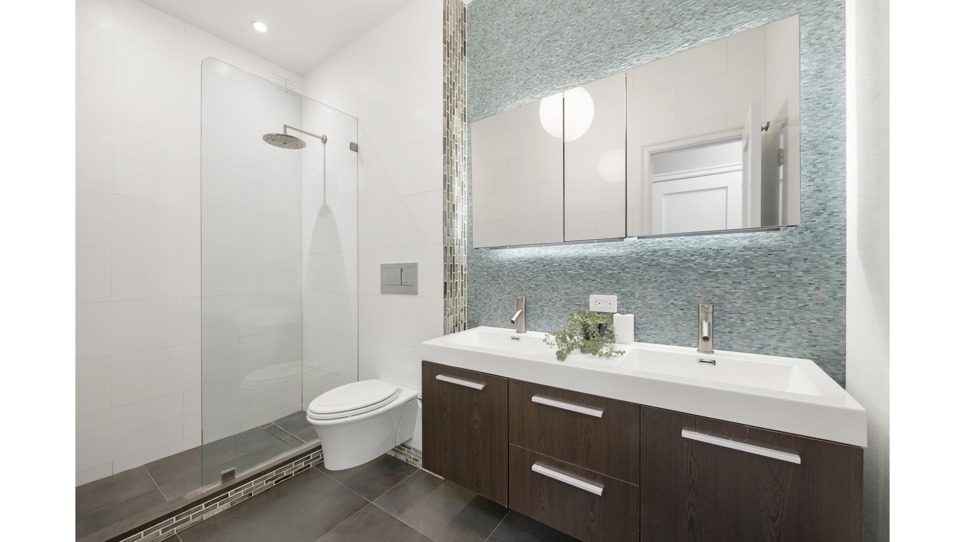 #18 photo, 450 W 23RD Street, Chelsea , NY 10011