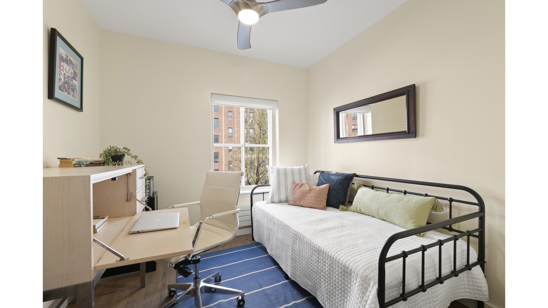 #19 photo, 450 W 23RD Street, Chelsea , NY 10011