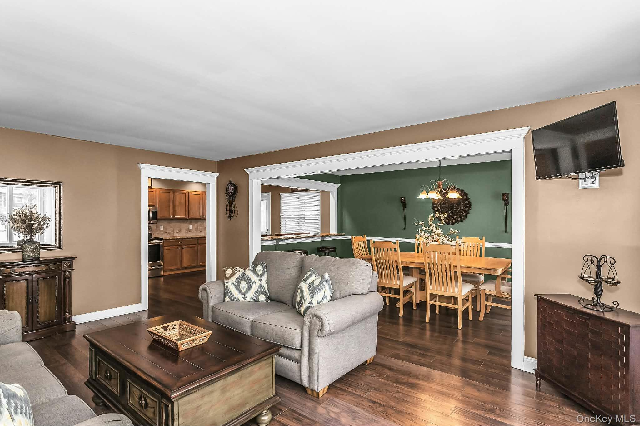 #13 photo, 9 Blanche Street Street, מחוז נסאו Plainview , NY 11803