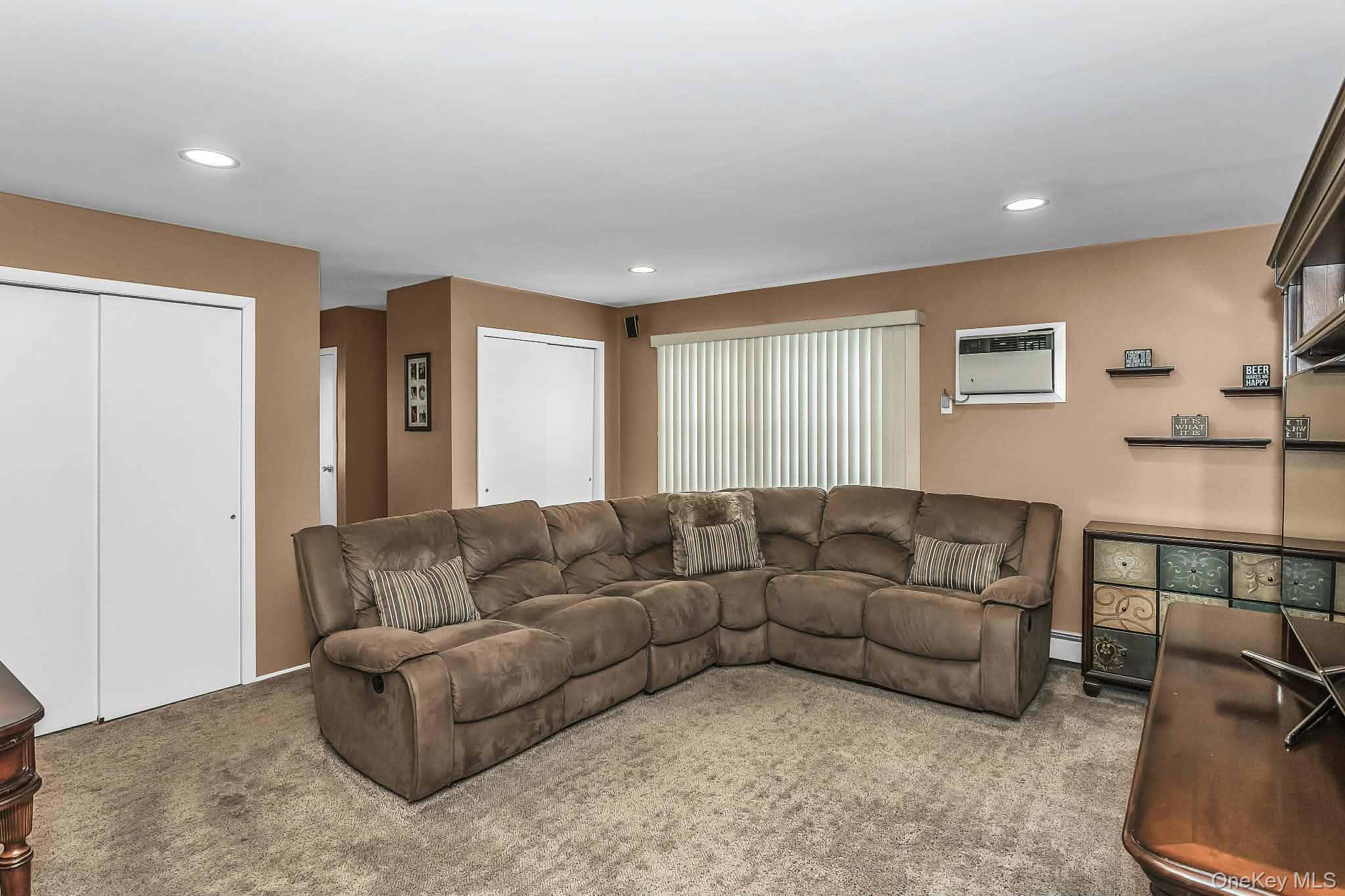 #16 photo, 9 Blanche Street Street, מחוז נסאו Plainview , NY 11803