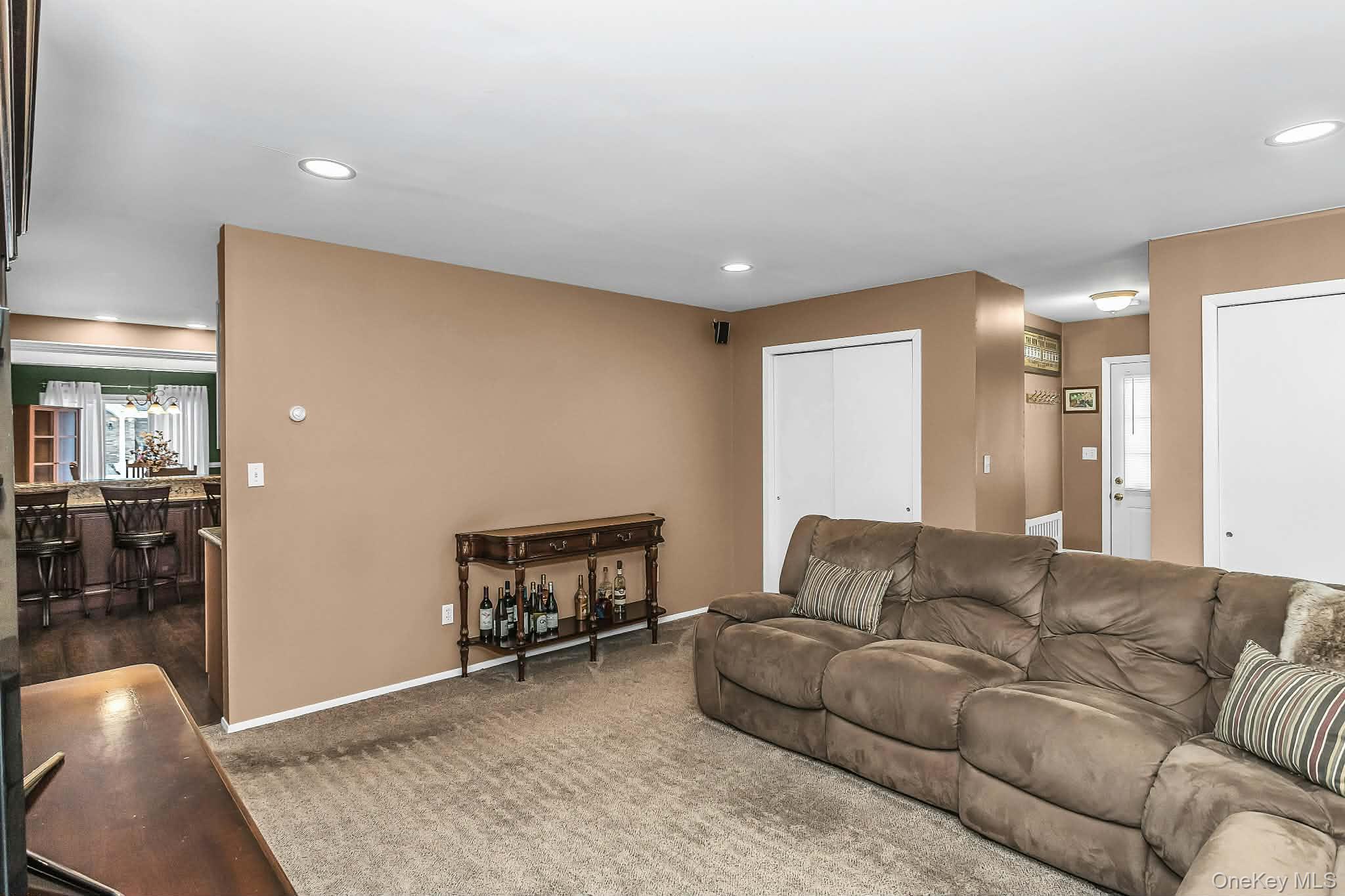 #17 photo, 9 Blanche Street Street, מחוז נסאו Plainview , NY 11803