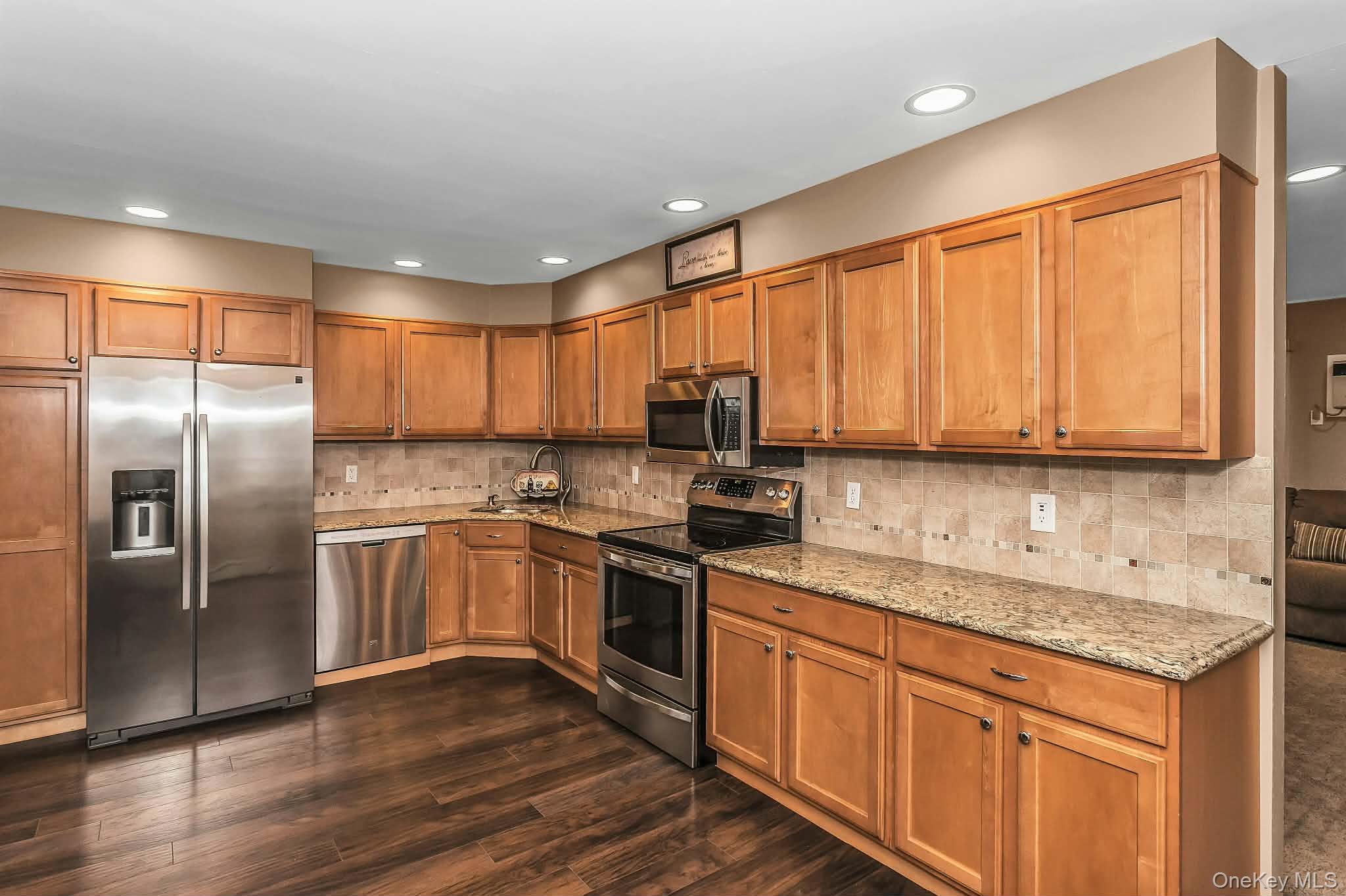 #3 photo, 9 Blanche Street Street, מחוז נסאו Plainview , NY 11803