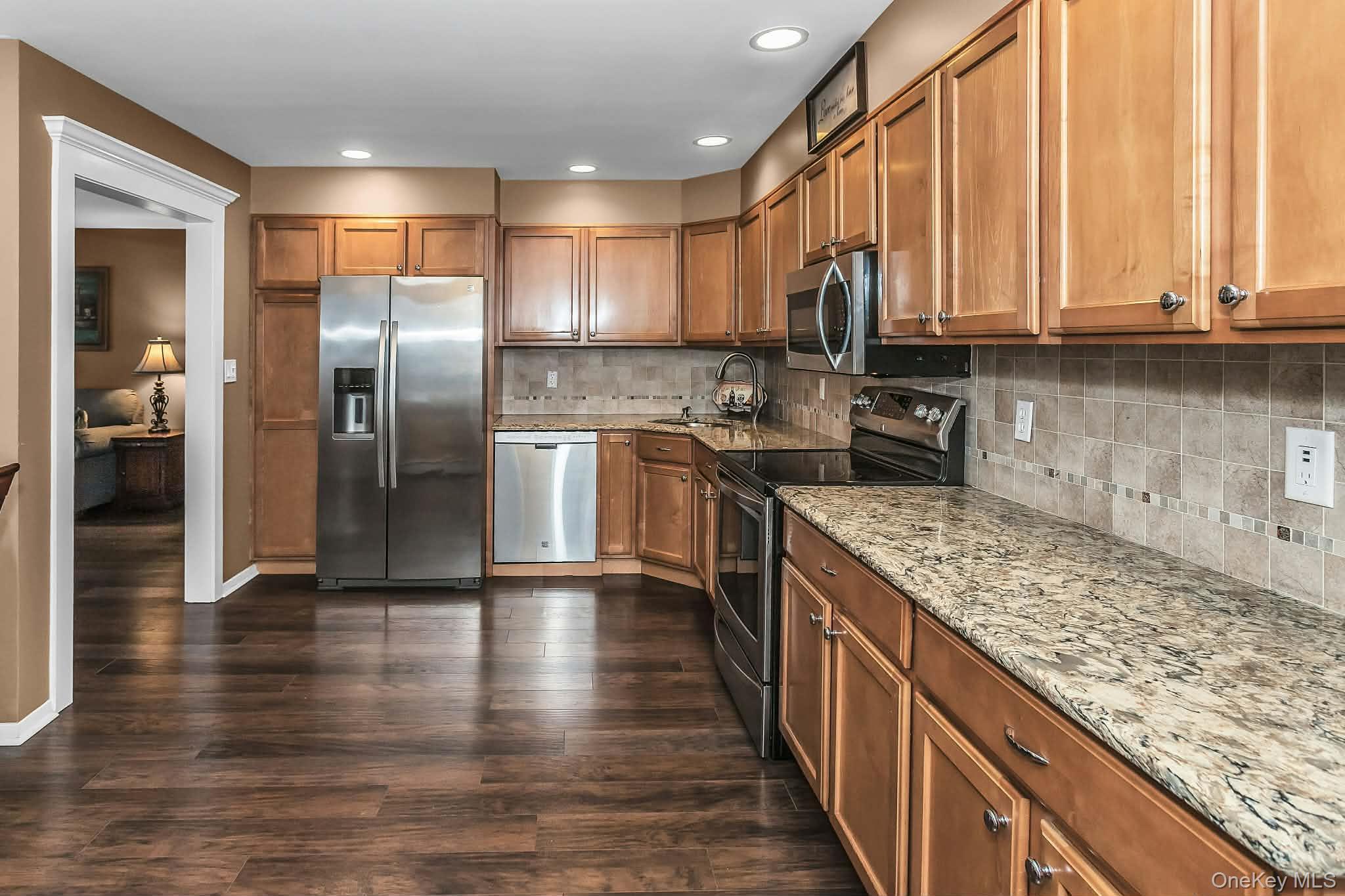 #4 photo, 9 Blanche Street Street, מחוז נסאו Plainview , NY 11803