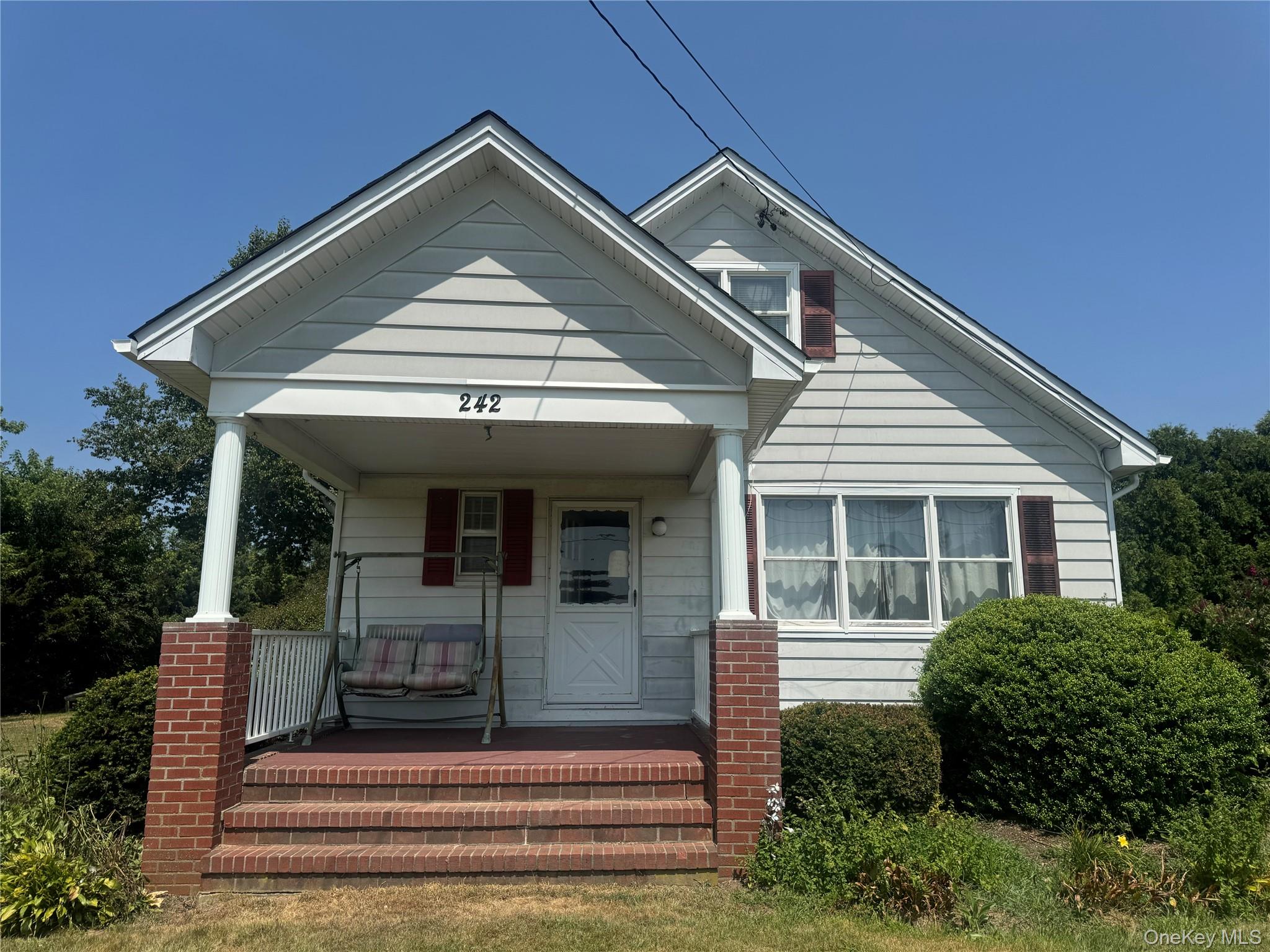 #1 photo, 242 Deep Hole Road, سوفولك Calverton , NY 11901