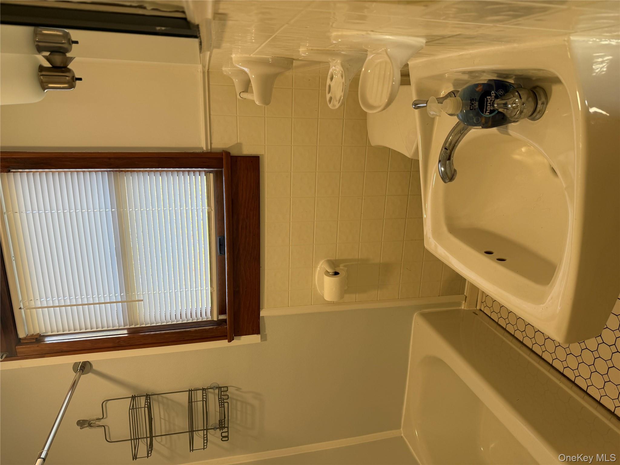 #6 photo, 242 Deep Hole Road, سوفولك Calverton , NY 11901