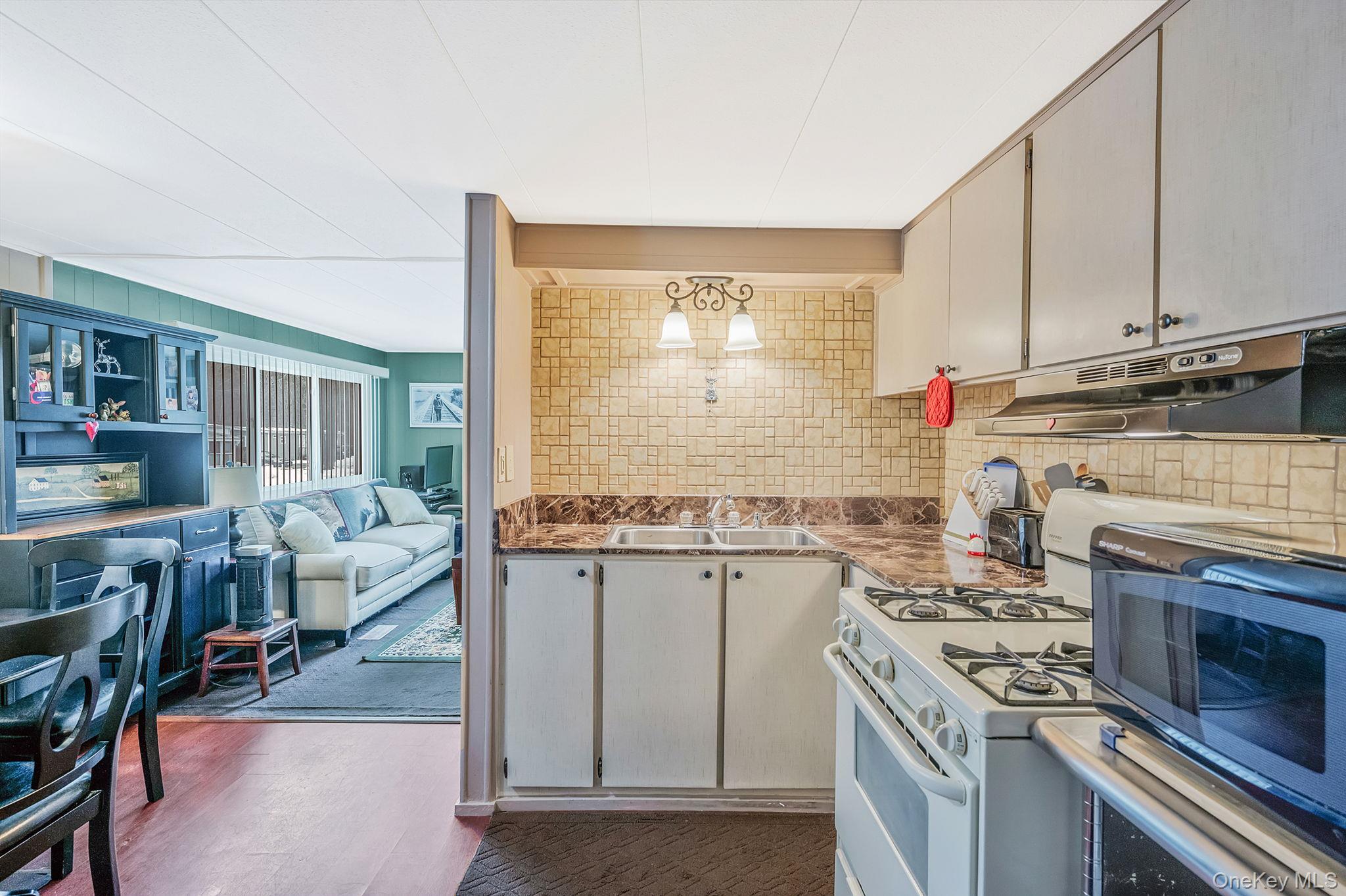 #12 photo, 525 Riverleigh Avenue, Саффолк ‖ Riverhead , NY 11901