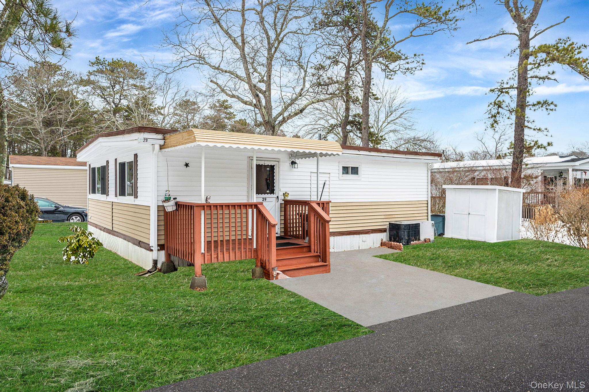 #2 photo, 525 Riverleigh Avenue, Саффолк ‖ Riverhead , NY 11901