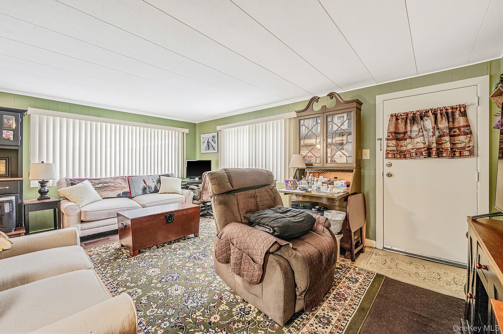 #6 photo, 525 Riverleigh Avenue, Саффолк ‖ Riverhead , NY 11901