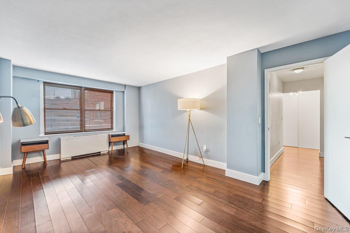 #10 photo, 70-20 108, קווינס Forest Hills , NY 11375