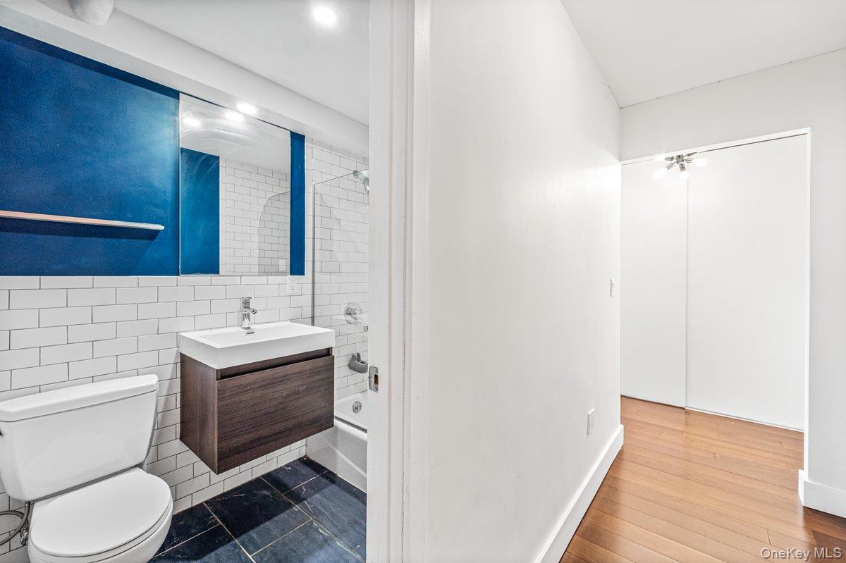 #14 photo, 70-20 108, קווינס Forest Hills , NY 11375