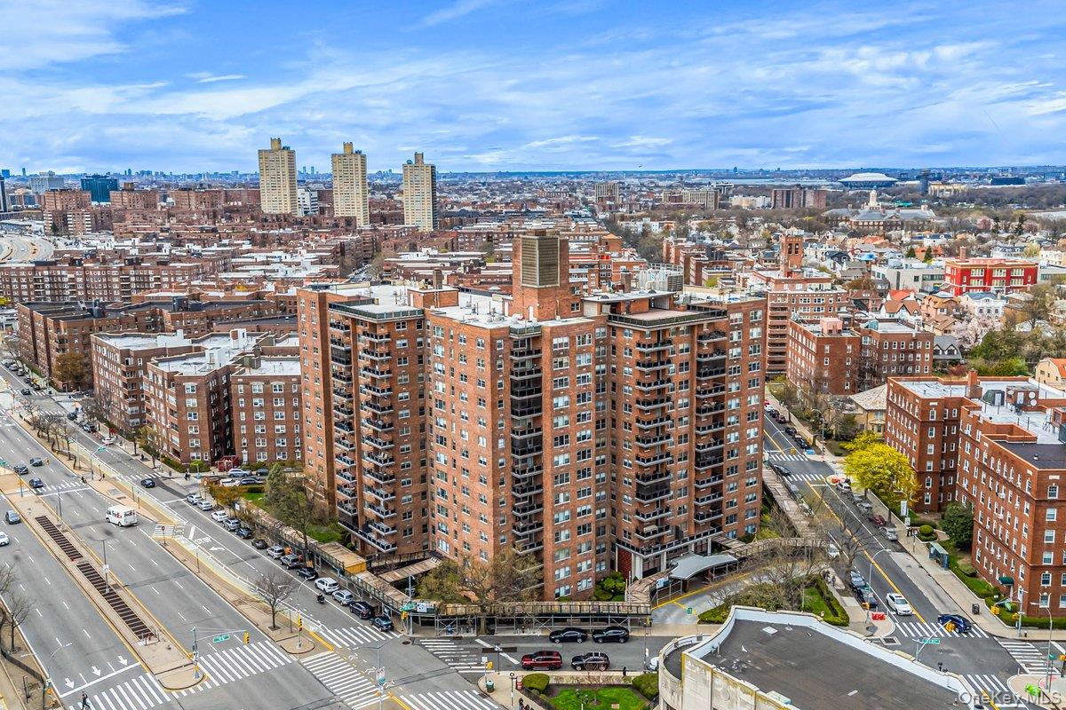 #18 photo, 70-20 108, קווינס Forest Hills , NY 11375