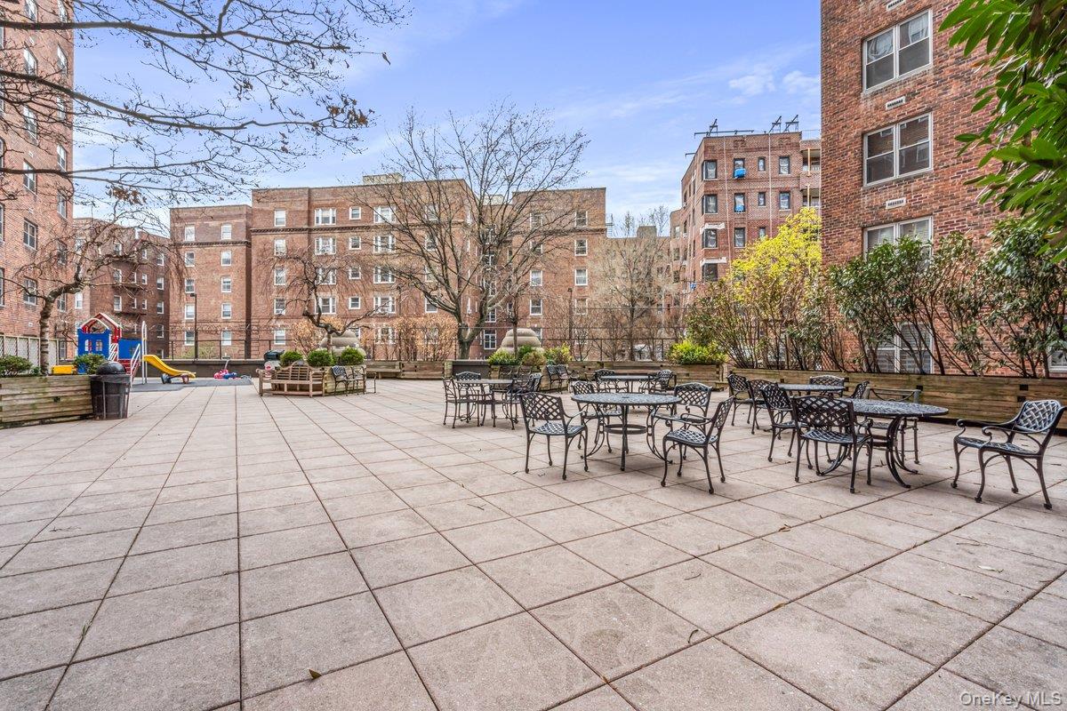 #19 photo, 70-20 108, קווינס Forest Hills , NY 11375