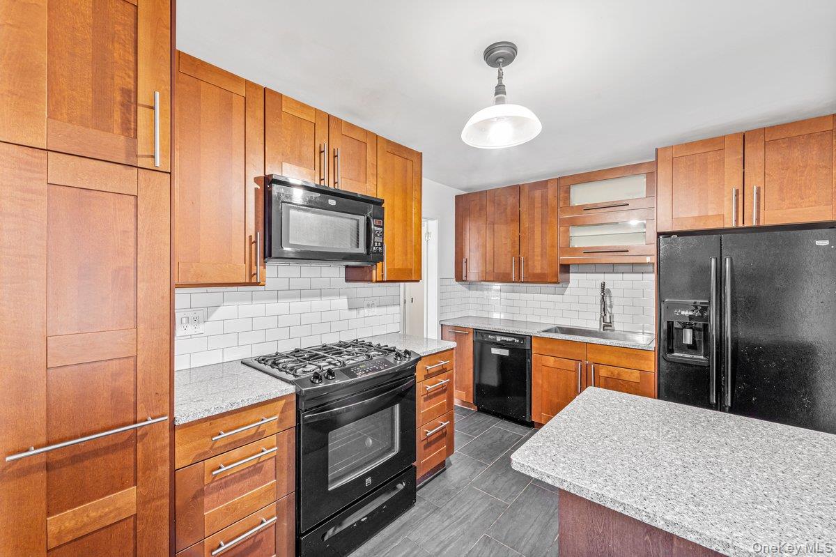 #7 photo, 70-20 108, קווינס Forest Hills , NY 11375